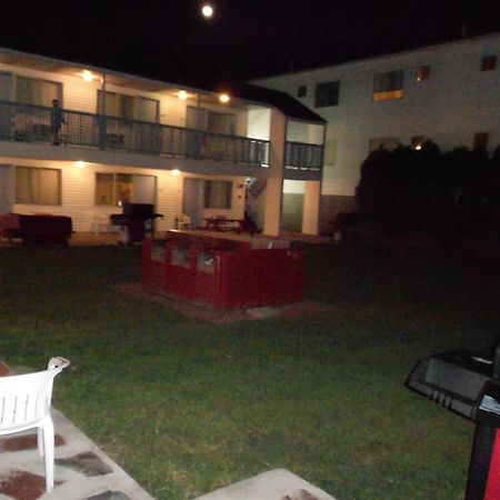 Flagship Motorcourt Motel Hampton Exterior photo